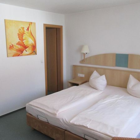 Hotel & Gaestehaus Krone Geiselwind Oda fotoğraf