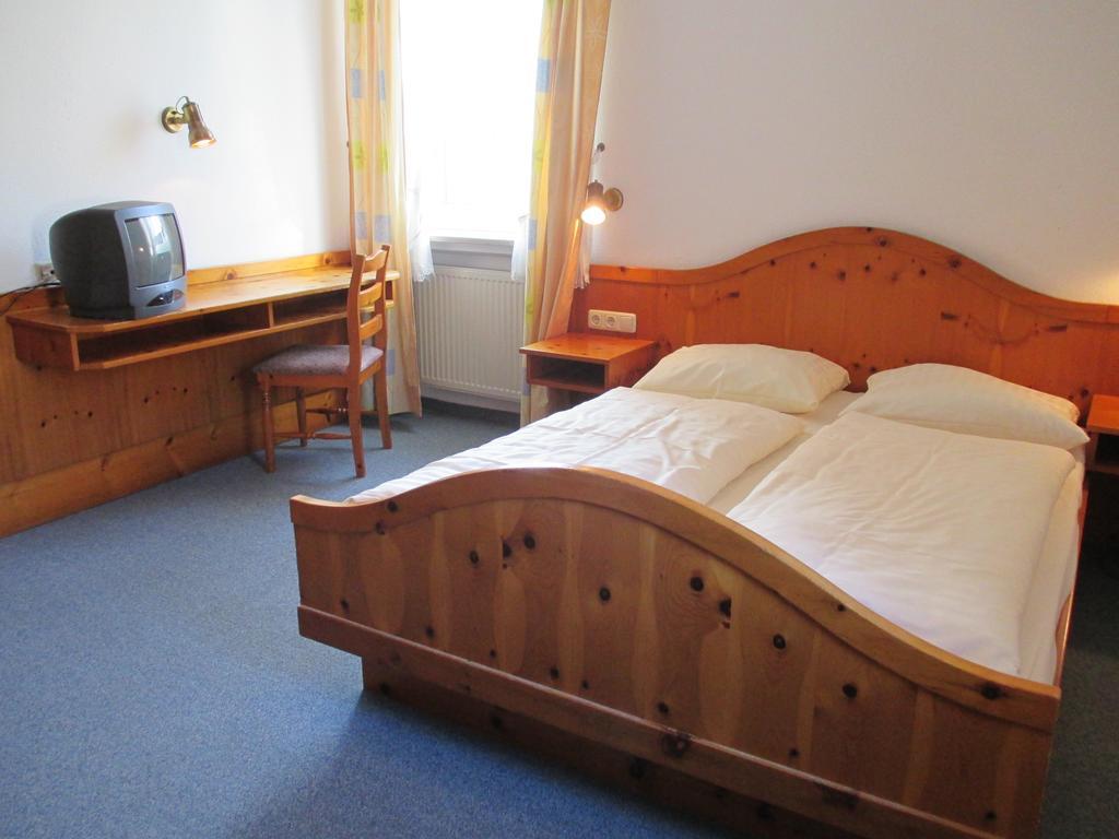 Hotel & Gaestehaus Krone Geiselwind Dış mekan fotoğraf
